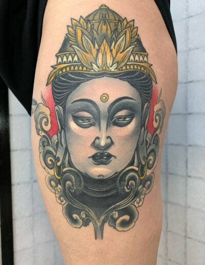 Japoński tatuaż na udzie i biodrze wykonany w studiu Omerta Tattoo, Wrocław